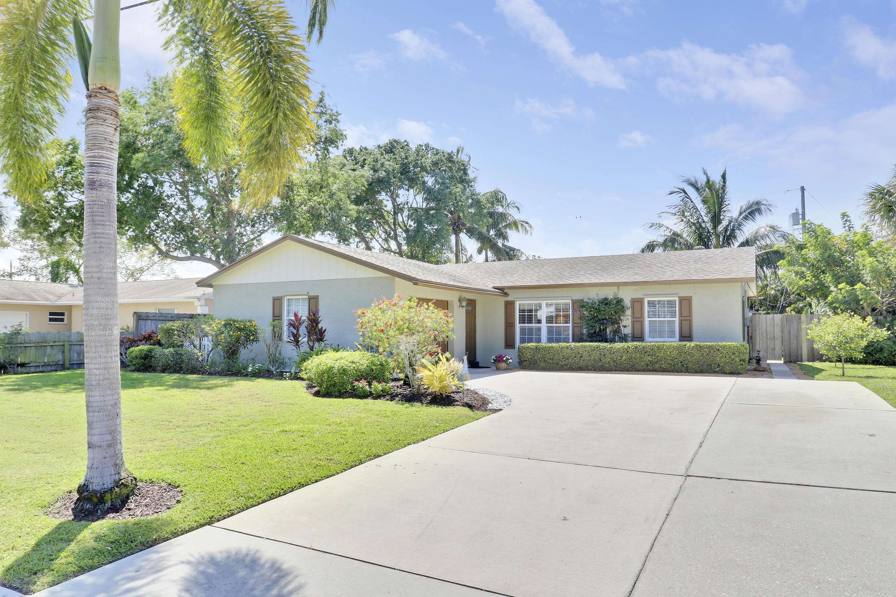 14341 Palmwood RD, Palm Beach Gardens, FL 33410