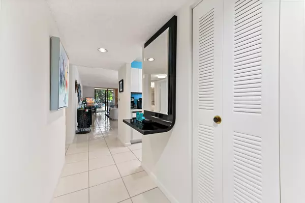 Delray Beach, FL 33484,15461 Pembridge DR 206