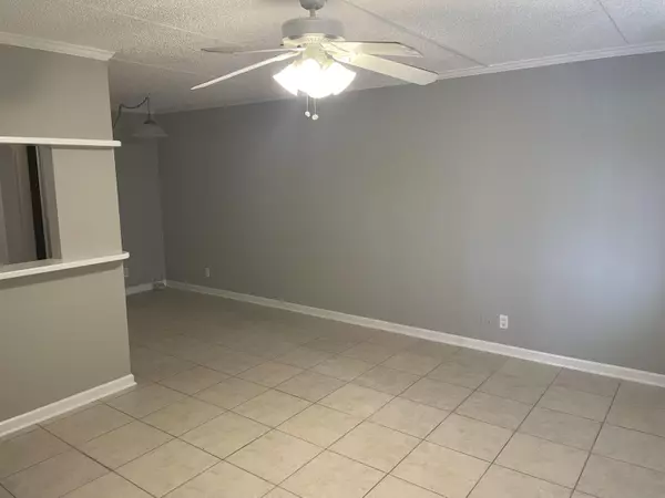 Palm Springs, FL 33461,400 W Village Green CIR 202