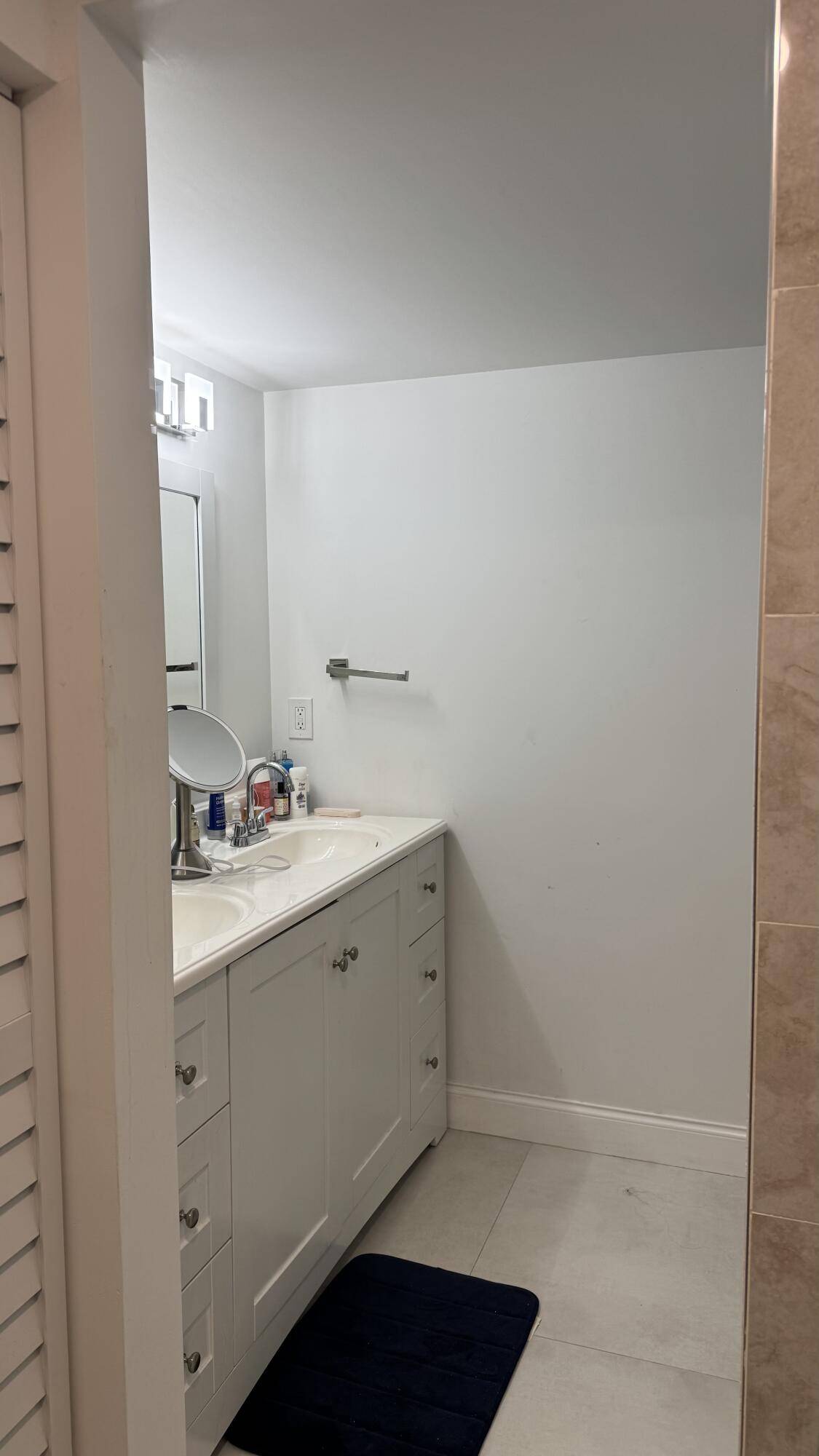 Palm Springs, FL 33461,221 Alemeda DR