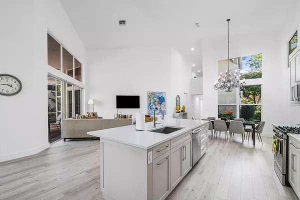 Palm Beach Gardens, FL 33418,323 Sunset Bay LN
