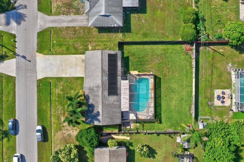 1852 SW Hampshire LN, Port Saint Lucie, FL 34953