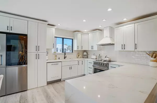7527 Glendevon LN 805, Delray Beach, FL 33446