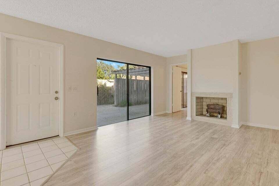 Palm Beach Gardens, FL 33418,1304 13th LN
