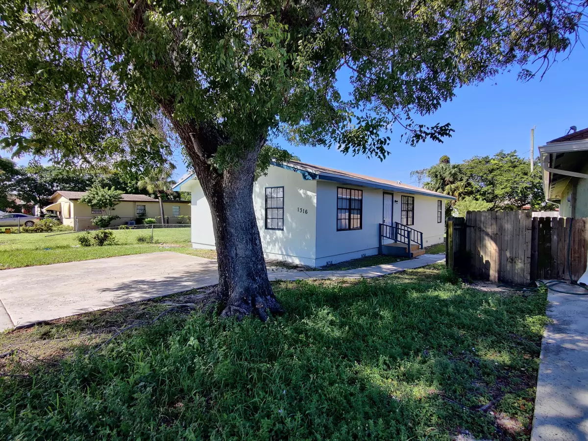 Riviera Beach, FL 33404,1316 W 32nd ST