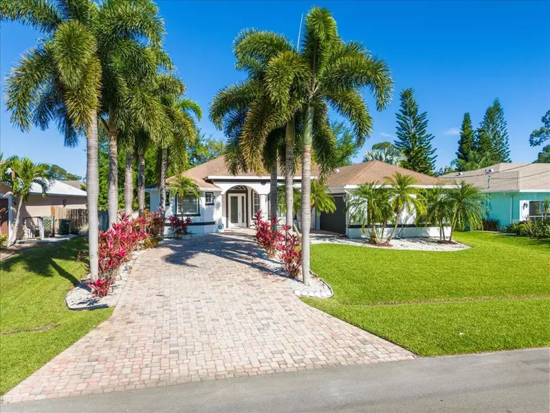 2365 SW Indigo LN, Port Saint Lucie, FL 34953