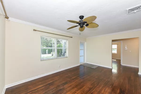 West Palm Beach, FL 33405,340 Russlyn DR