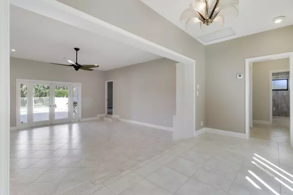 Tequesta, FL 33469,18421 SE Heritage DR