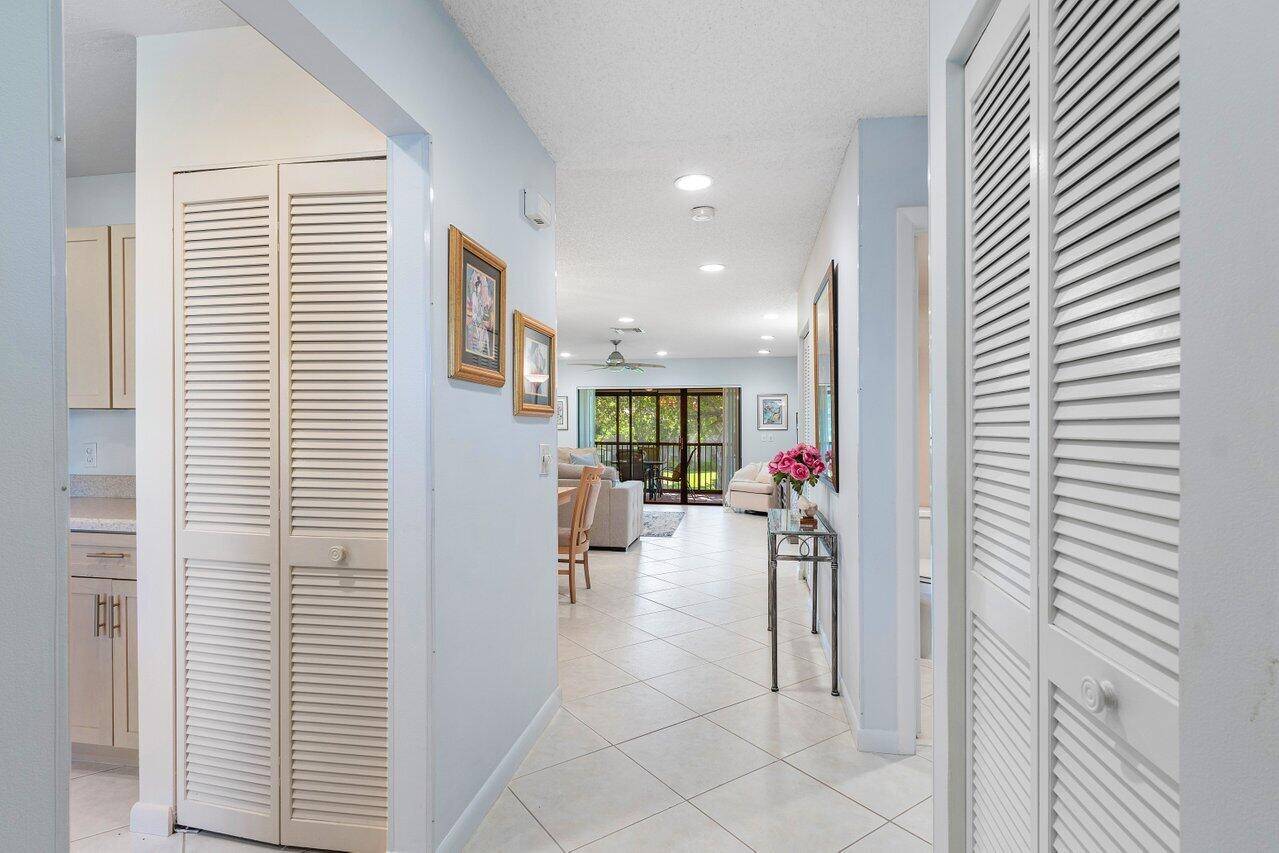 Boynton Beach, FL 33436,17 Stratford DR F