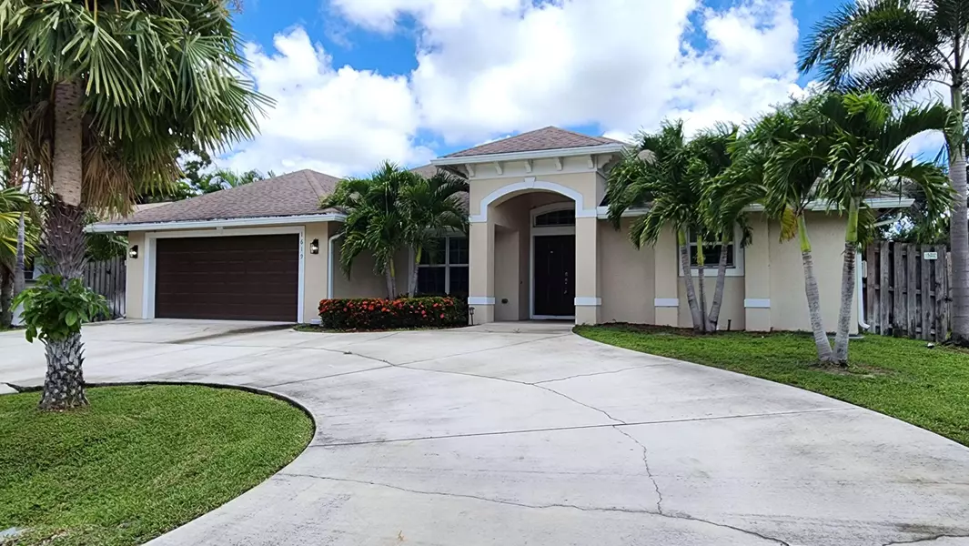 1619 SW Escobar LN, Port Saint Lucie, FL 34953