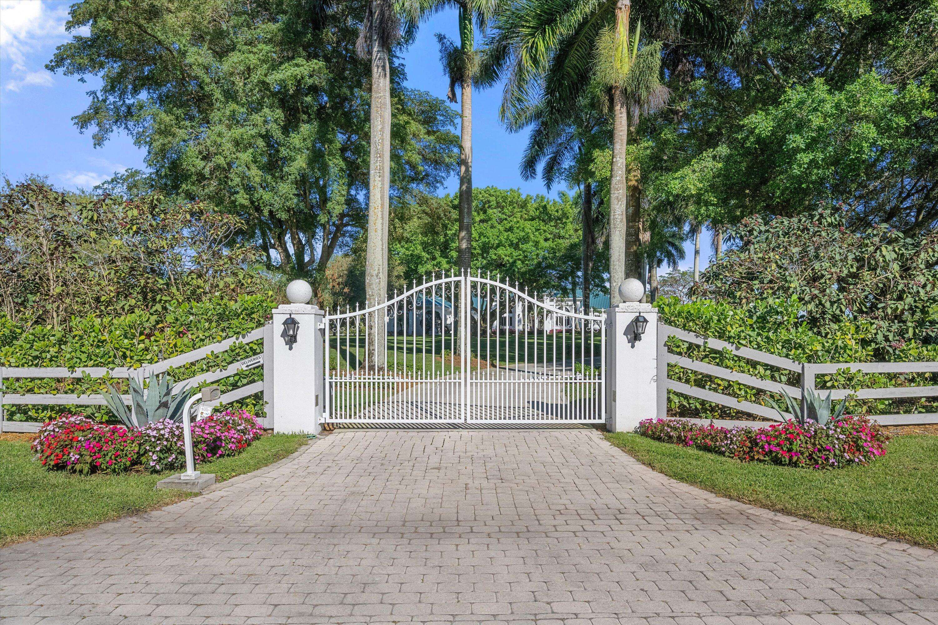 3220 Santa Barbara DR, Wellington, FL 33414