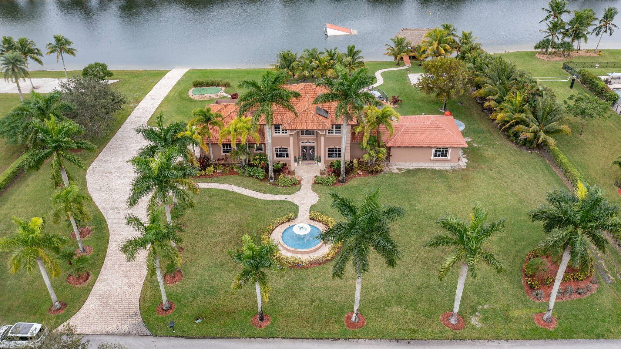 5660 Lago Del Sol DR, Lake Worth, FL 33449