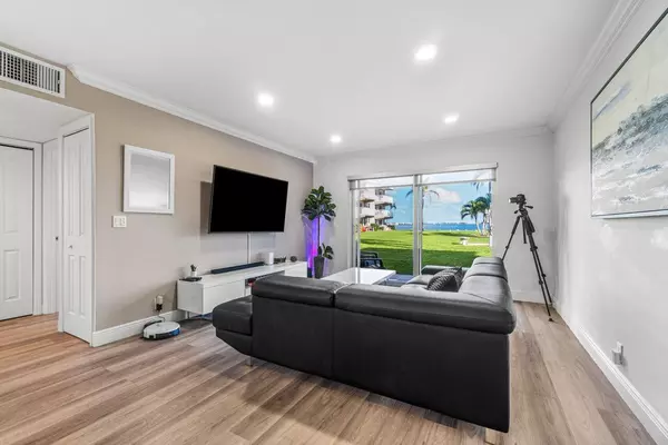 311 E Ocean AVE 103, Lantana, FL 33462