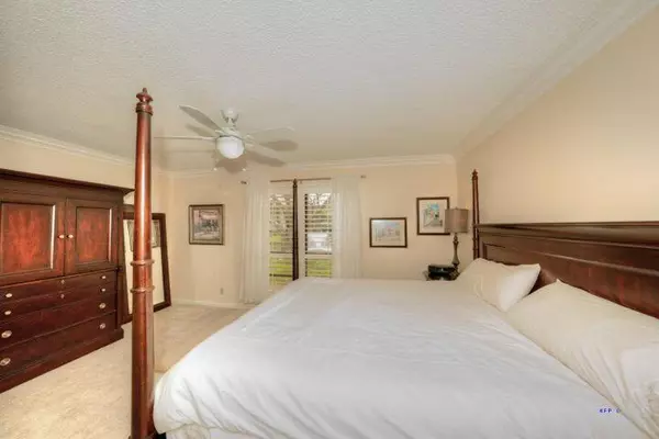 Palm Beach Gardens, FL 33418,479 N Brackenwood LN