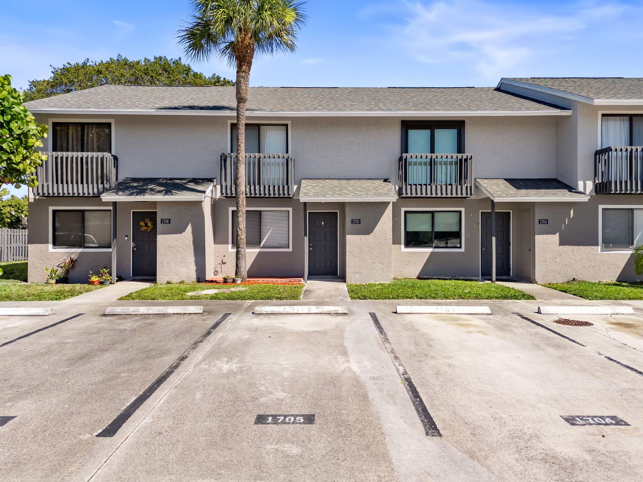 1705 Wharf LN, Greenacres, FL 33463