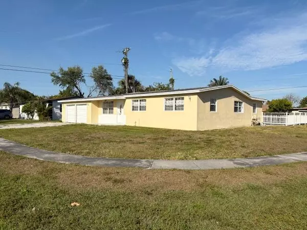 5882 E E Bimini CIR, West Palm Beach, FL 33407