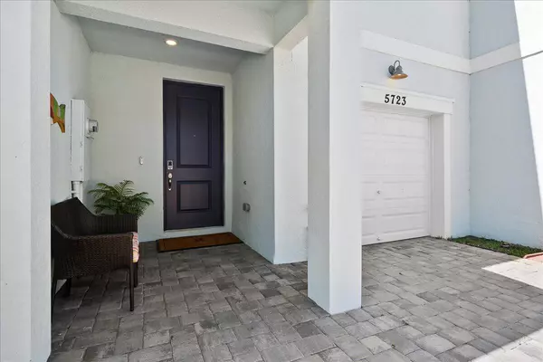 5723 SE Edgewater CIR, Stuart, FL 34997