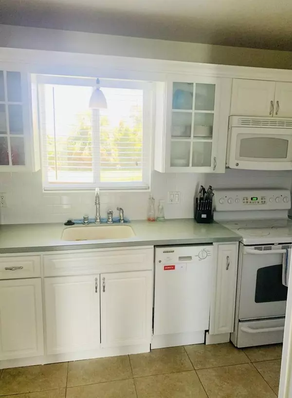 Riviera Beach, FL 33404,2730 S Avenue AVE