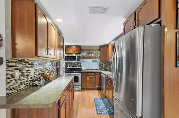130 W Pine Tree AVE, Lake Worth, FL 33467