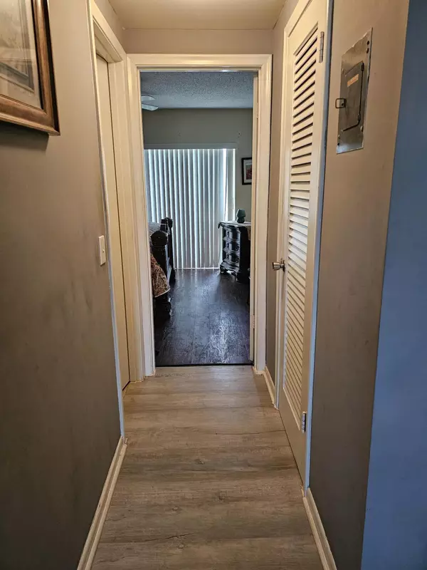 West Palm Beach, FL 33417,102 E Easthampton
