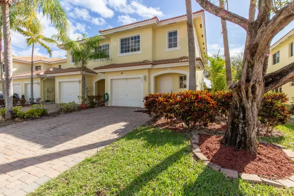 West Palm Beach, FL 33413,1055 Imperial Lake RD