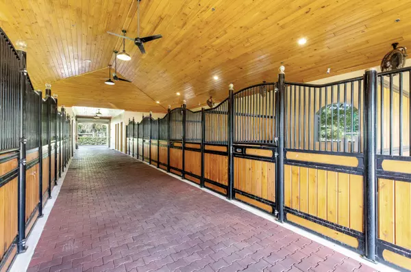 Wellington, FL 33414,14943 Paddock DR (Stalls And Apt)