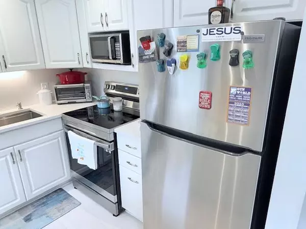 Deerfield Beach, FL 33442,64 Oakridge E
