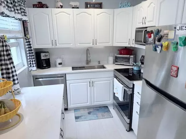 Deerfield Beach, FL 33442,64 Oakridge E