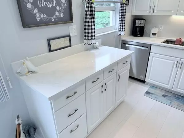 Deerfield Beach, FL 33442,64 Oakridge E