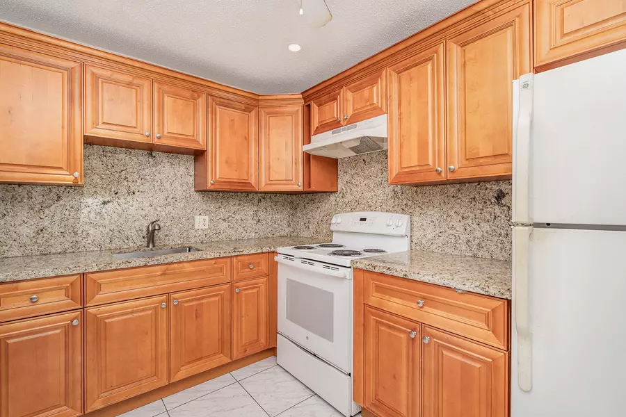 1330 NW 43rd AVE 202, Lauderhill, FL 33313