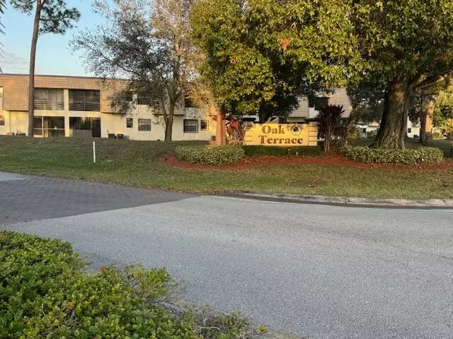 4175 Oak Terrace DR, Greenacres, FL 33463