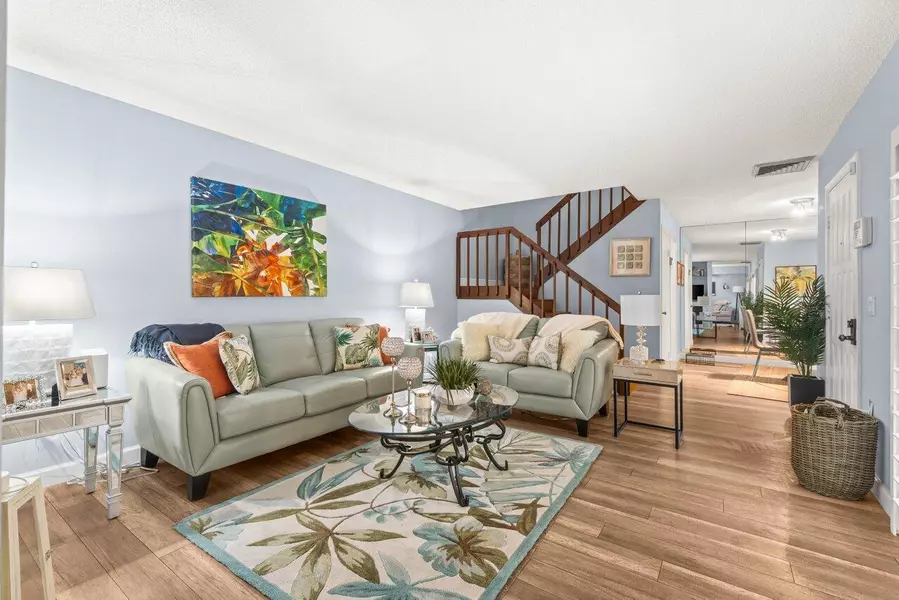 303 3rd LN, Palm Beach Gardens, FL 33418