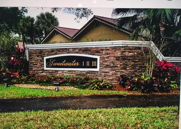 Boca Raton, FL 33498,10910 Lakemore LN 201