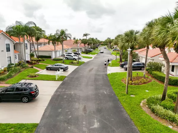 Boca Raton, FL 33498,10910 Lakemore LN 201