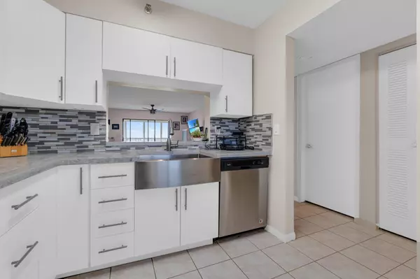 Delray Beach, FL 33446,7240 Huntington LN 802