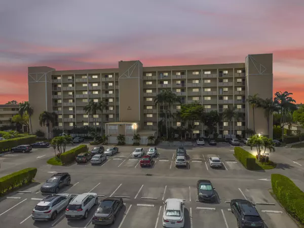 Delray Beach, FL 33446,7240 Huntington LN 802