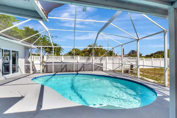 Lake Worth, FL 33462,2550 Floral RD