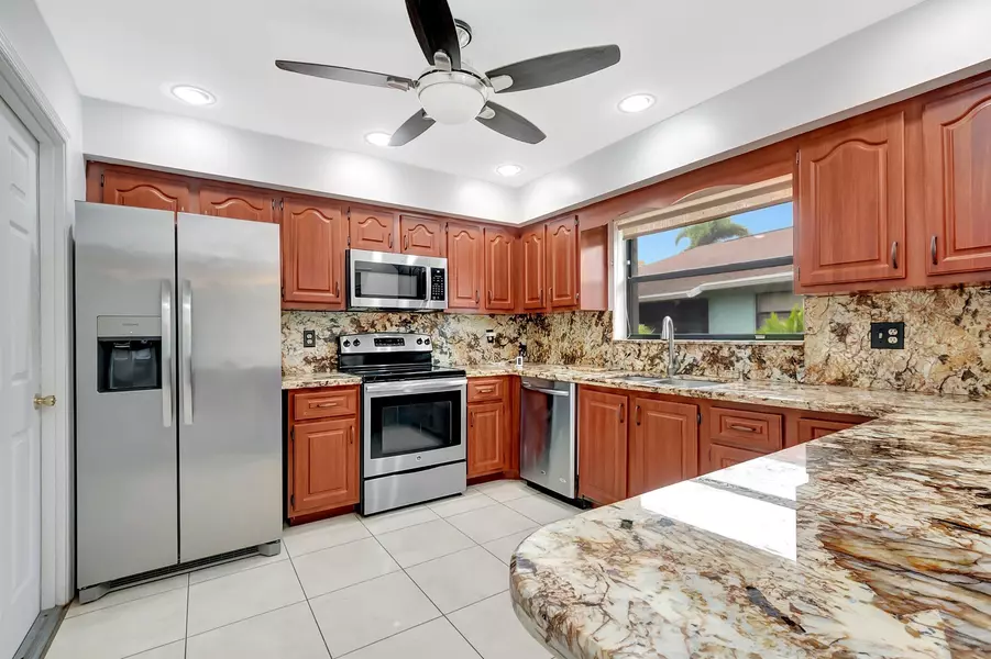 9765 Pecan Tree DR B, Boynton Beach, FL 33436