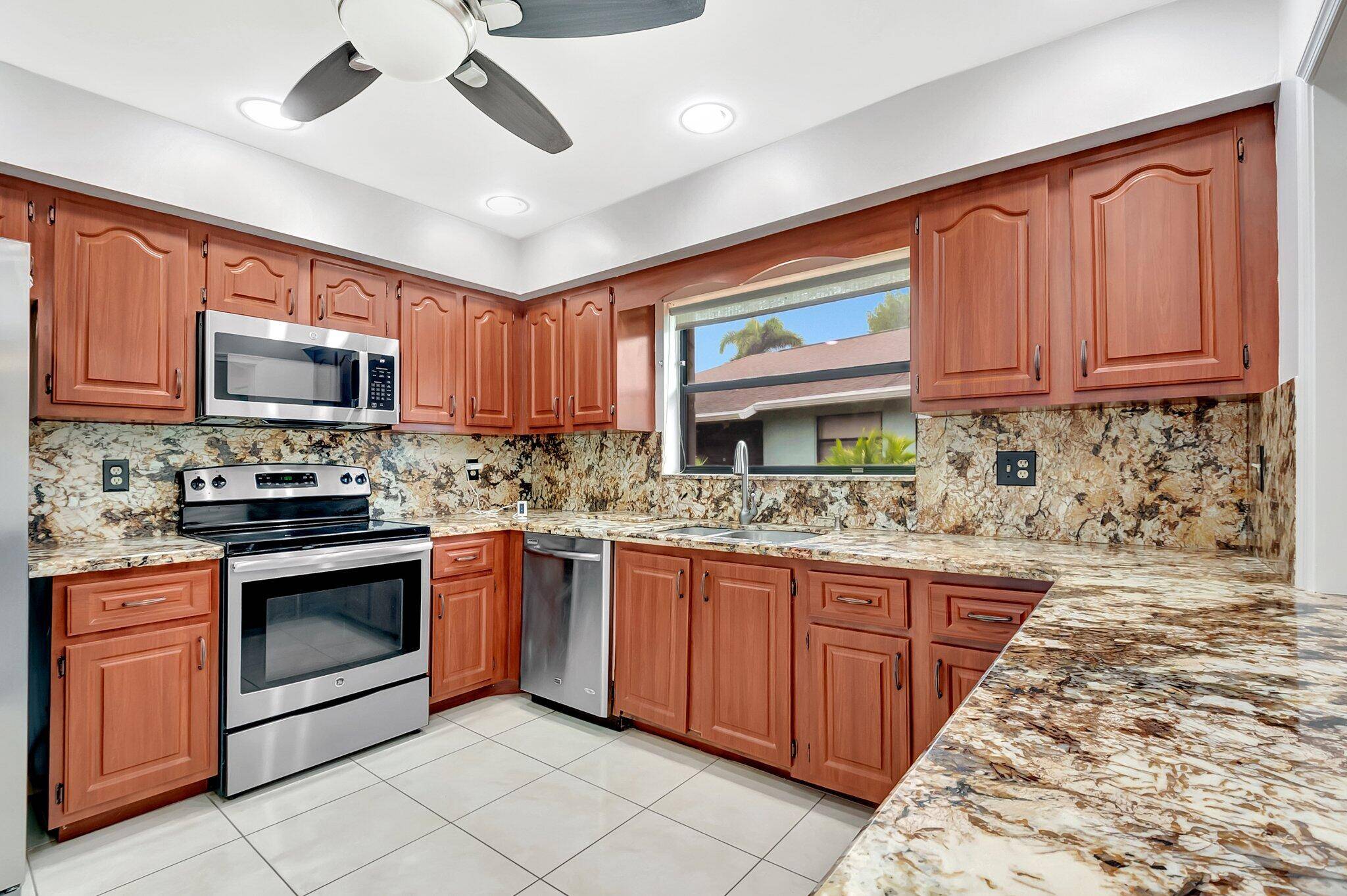 Boynton Beach, FL 33436,9765 Pecan Tree DR B