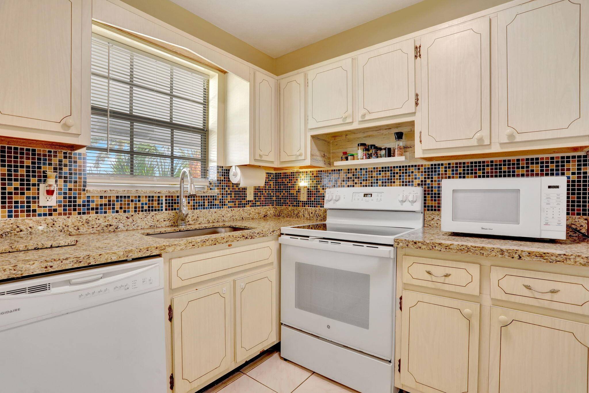 Lighthouse Point, FL 33064,2050 NE 39th ST N313