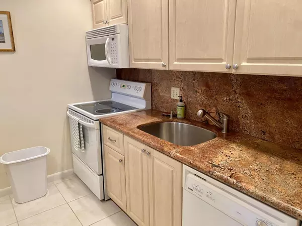 Delray Beach, FL 33444,755 Dotterel RD 1510