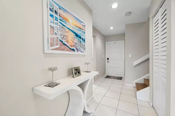 Delray Beach, FL 33484,5285 E Monterey CIR