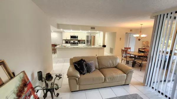 Delray Beach, FL 33444,955 Dotterel RD 2203