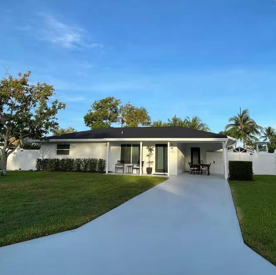 1523 Berkshire AVE, Jupiter, FL 33469