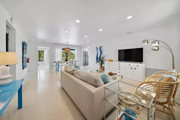 North Palm Beach, FL 33408,625 Flotilla LN