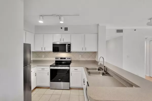 Miami, FL 33133,2665 SW 37th AVE 207