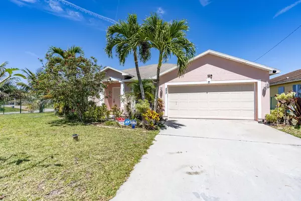 435 SW Ridgecrest DR, Port Saint Lucie, FL 34953