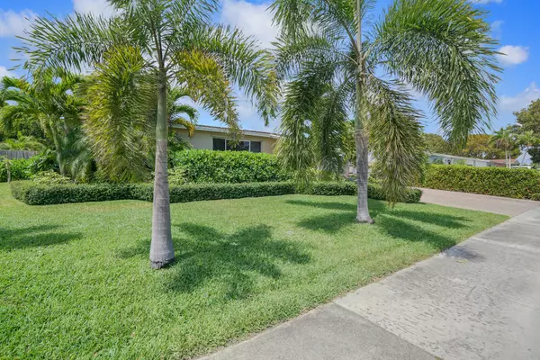 Palm Springs, FL 33461,313 Davis RD