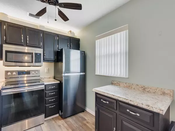 Vero Beach, FL 32962,10 Vista Palm LN 206