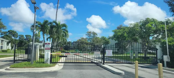 West Palm Beach, FL 33417,3670 Alder DR F1